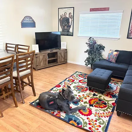 Minutes To Riverwalk, Sleeps 12, Pets Welcome! Villa